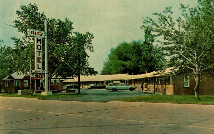 Ritz Motel (Birch Haus Motel) - Old Postcard View (newer photo)